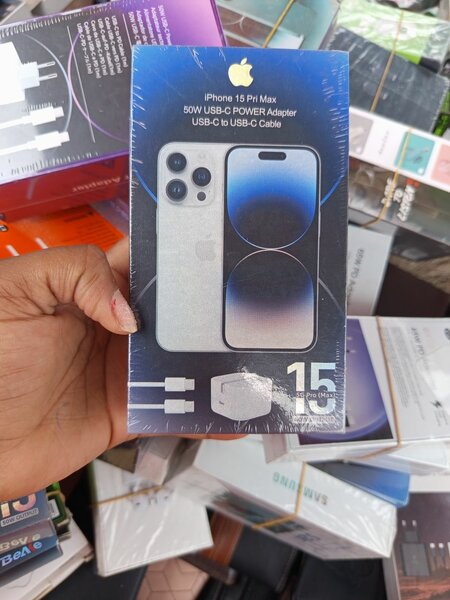 iPhone 15 Pro Max Adapter