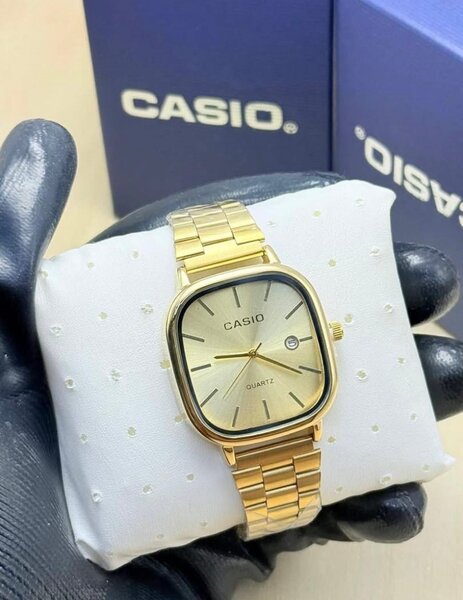 Montre Casio dorée élégante