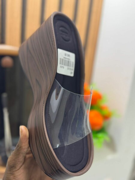 Sandales compensées élégantes