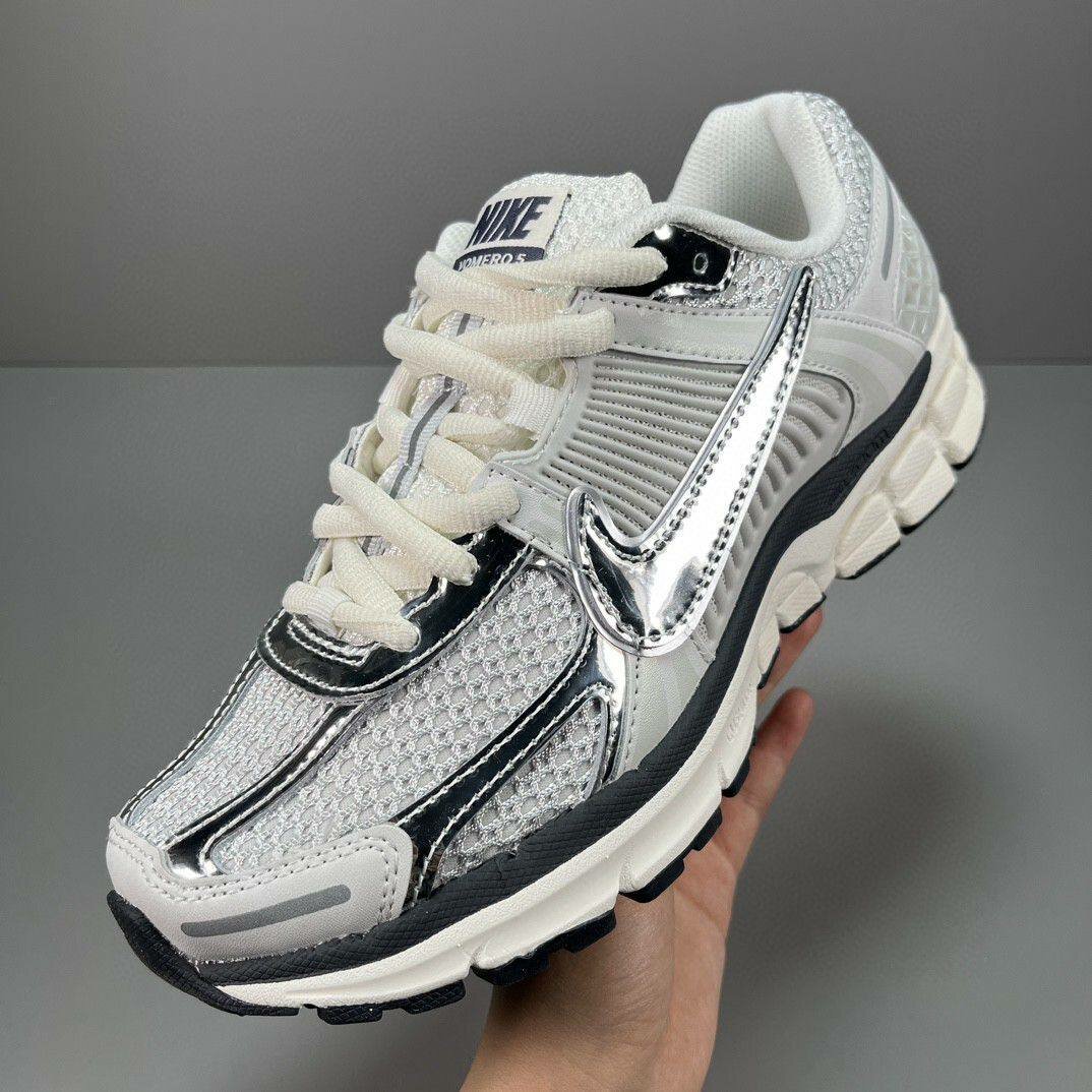 Nike Zoom Vomero 5 Sneakers
