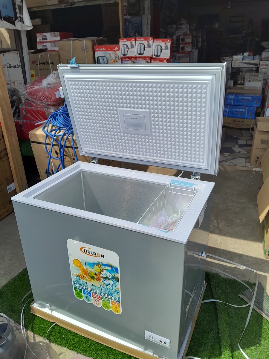 DELRON DURABLE CHEST FREEZER 230 LITRES