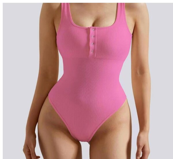 Body rose moulant côtelé