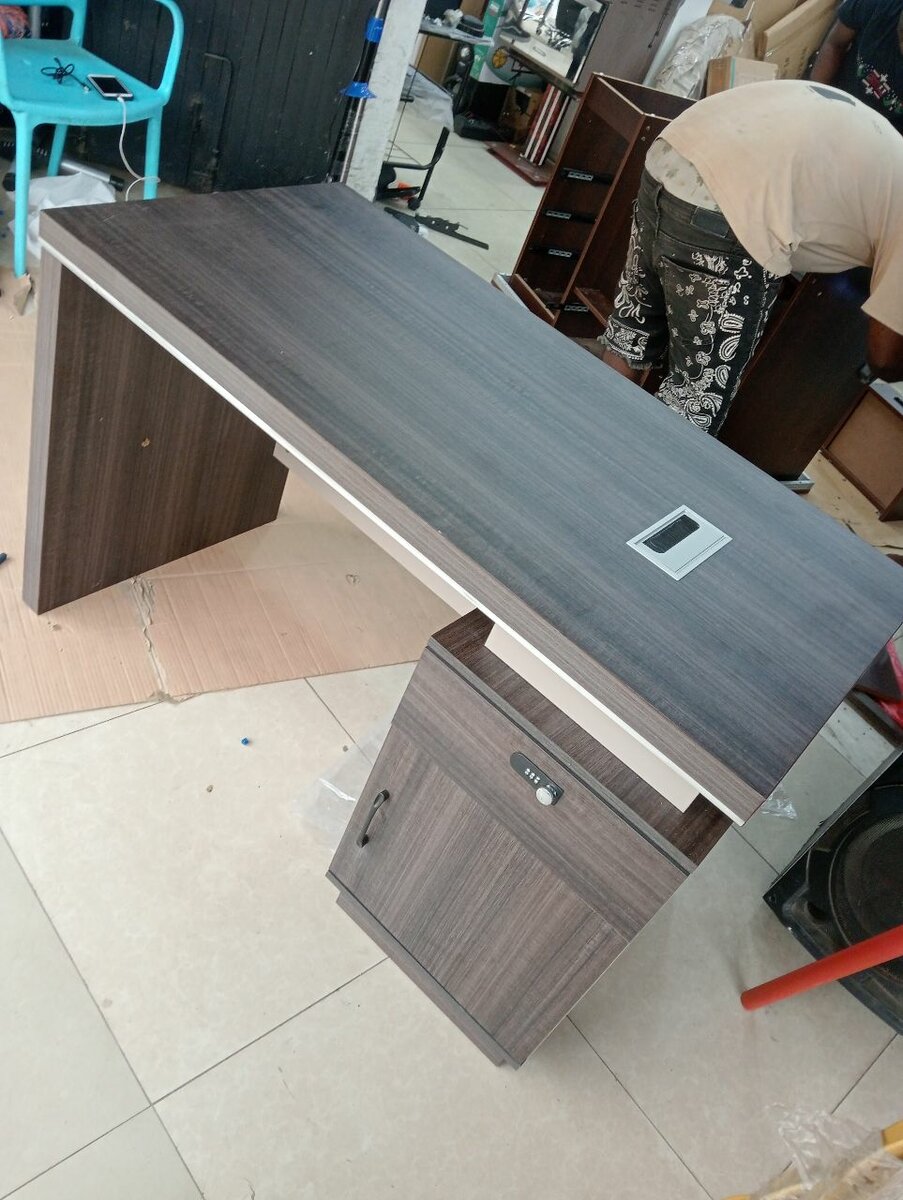 Bureau en bois moderne