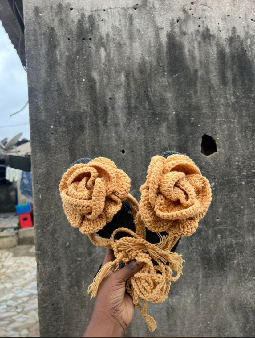 Sandales Fleurs Tricotées Élégantes