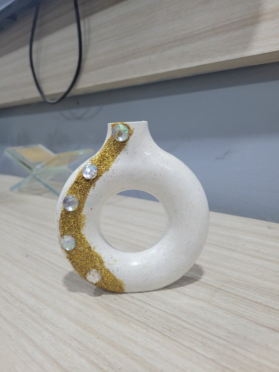 Vase décoratif en céramique blanc