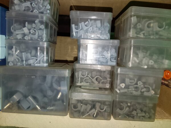 Clips de câble 8mm (100 pcs)