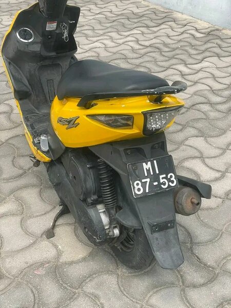 Scooter Jaune Électrique