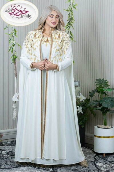 Robe élégante à broderie dorée