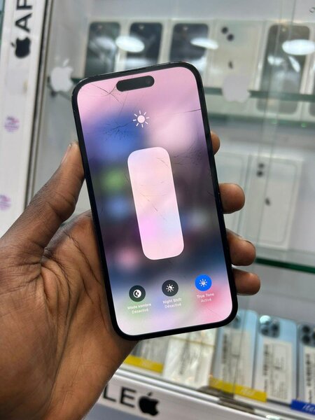 iPhone 14pro casineuf tout passe propre fissure