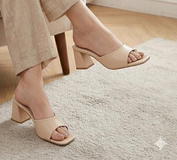Mules à talons beige élégants