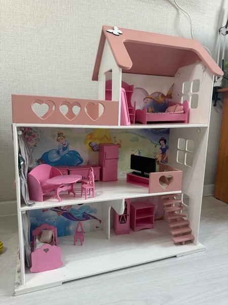 Кукольный домик с мебелью