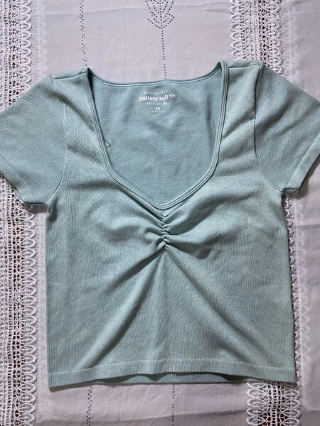 T-shirt col en V pour femme