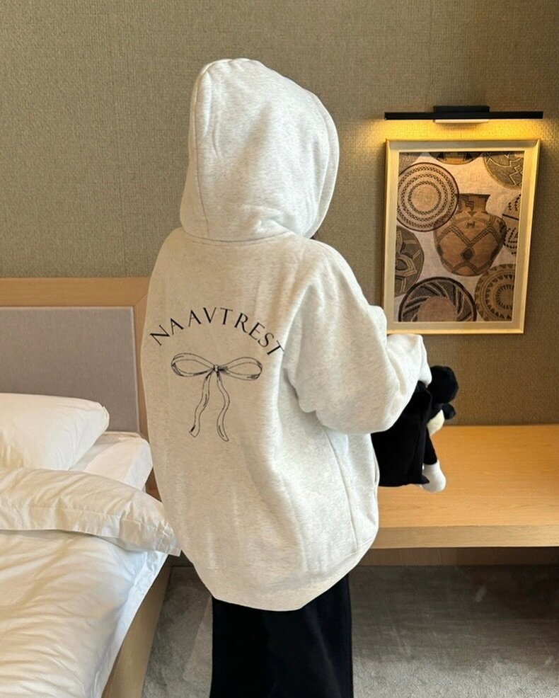 Женская кофта с капюшоном на молнии