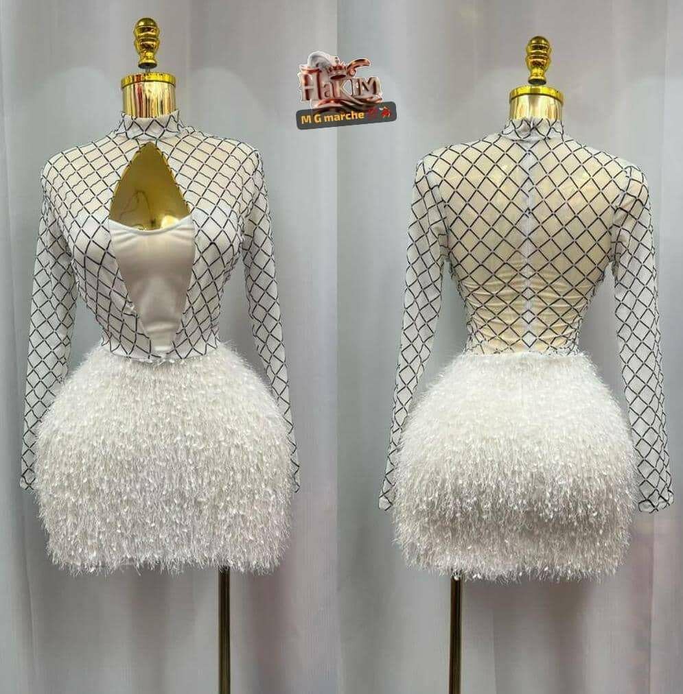 Robe moulante ornée