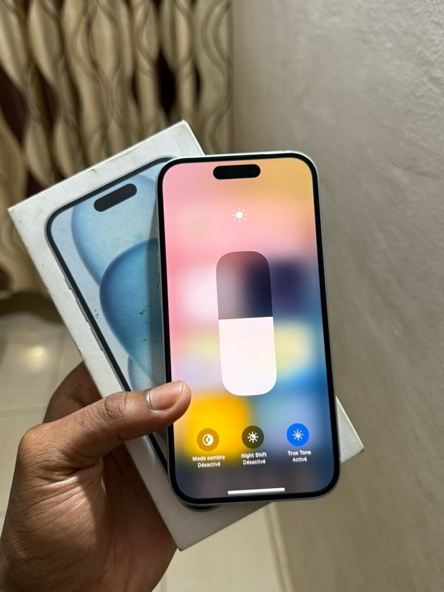 iPhone 15 128go  CE quasi neuf