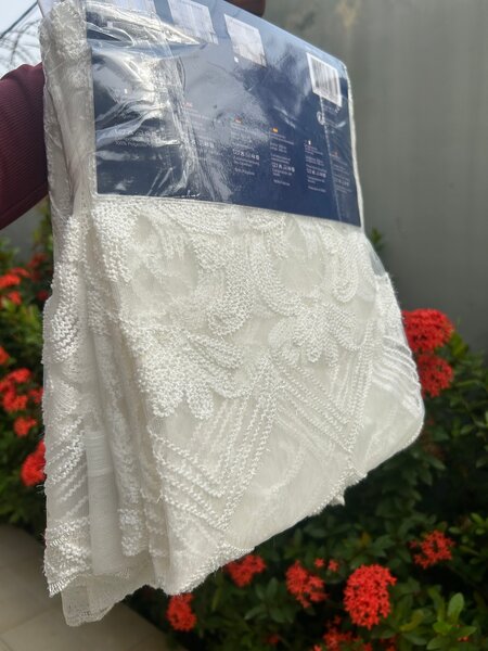 Rideau en dentelle blanche