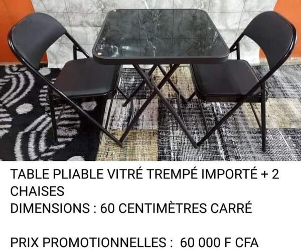 Table pliante avec chaises