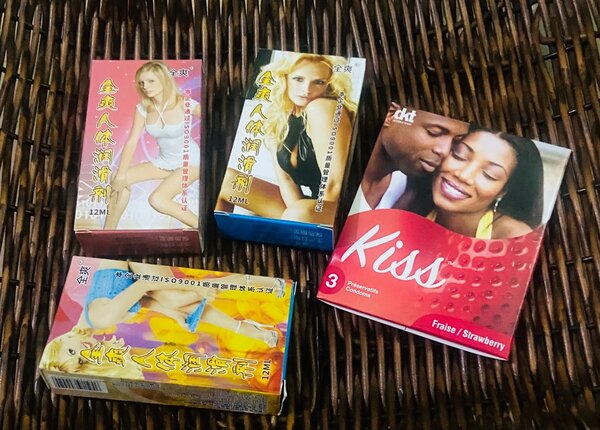 3 préservatifs + 3 lubrifiants