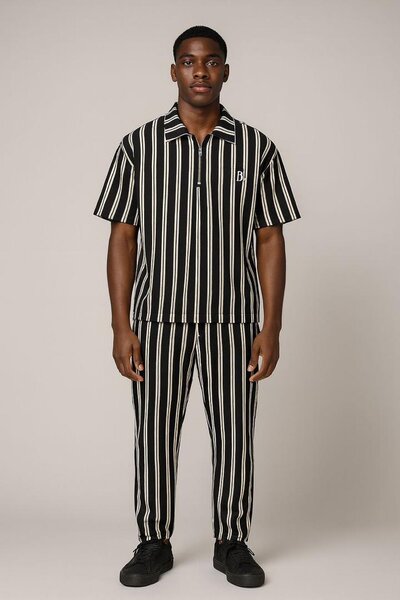 Tenue rayée pour homme