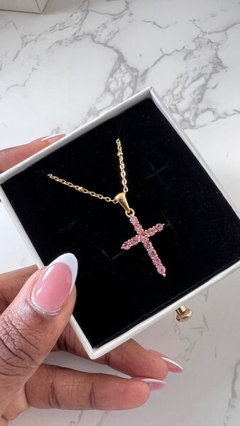 Collier croix dorée strass