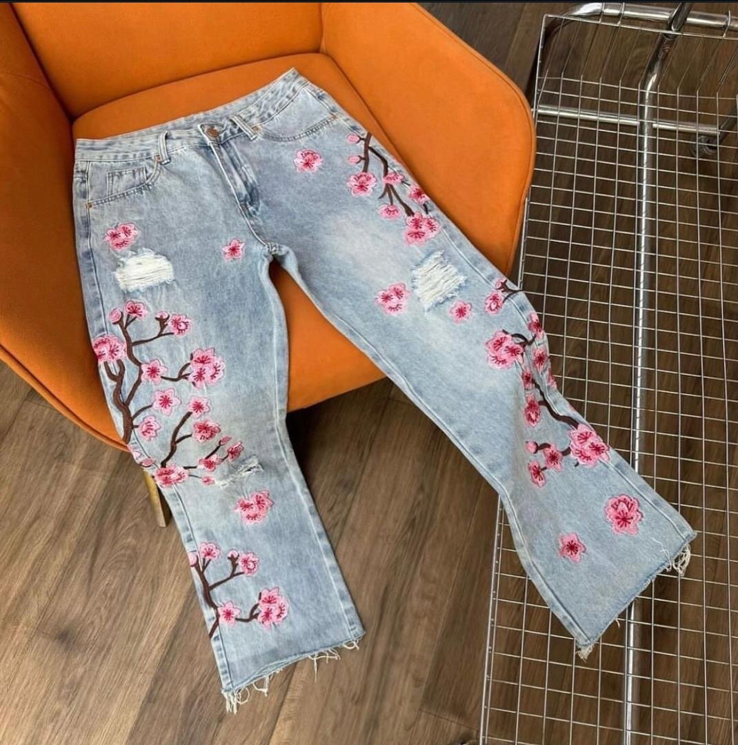 Jeans en denim fleuris