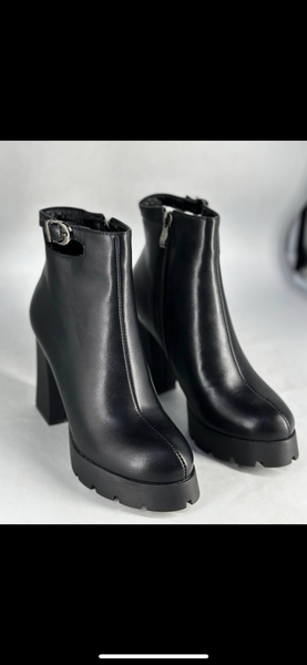 Полусапоги на высоких каблуках