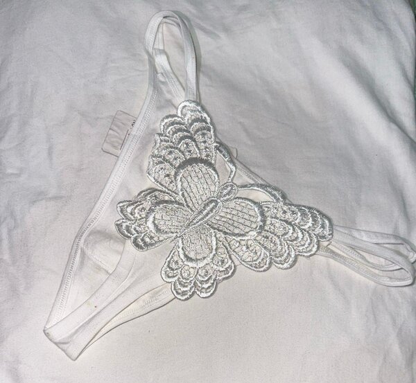 Culotte sexy broderie papillon