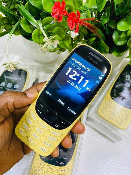 Nokia 6310. Yellow