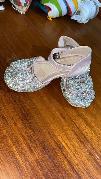 Chaussures brillantes fille
