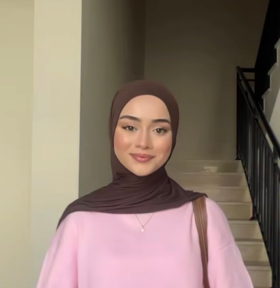 Hijab élégant en couleur