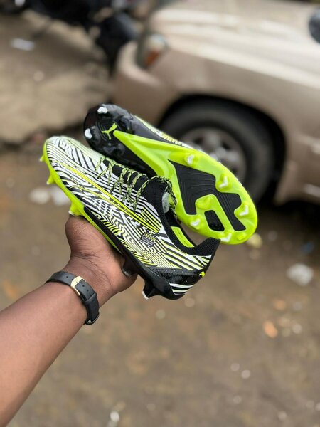 Chaussures de Foot Légères