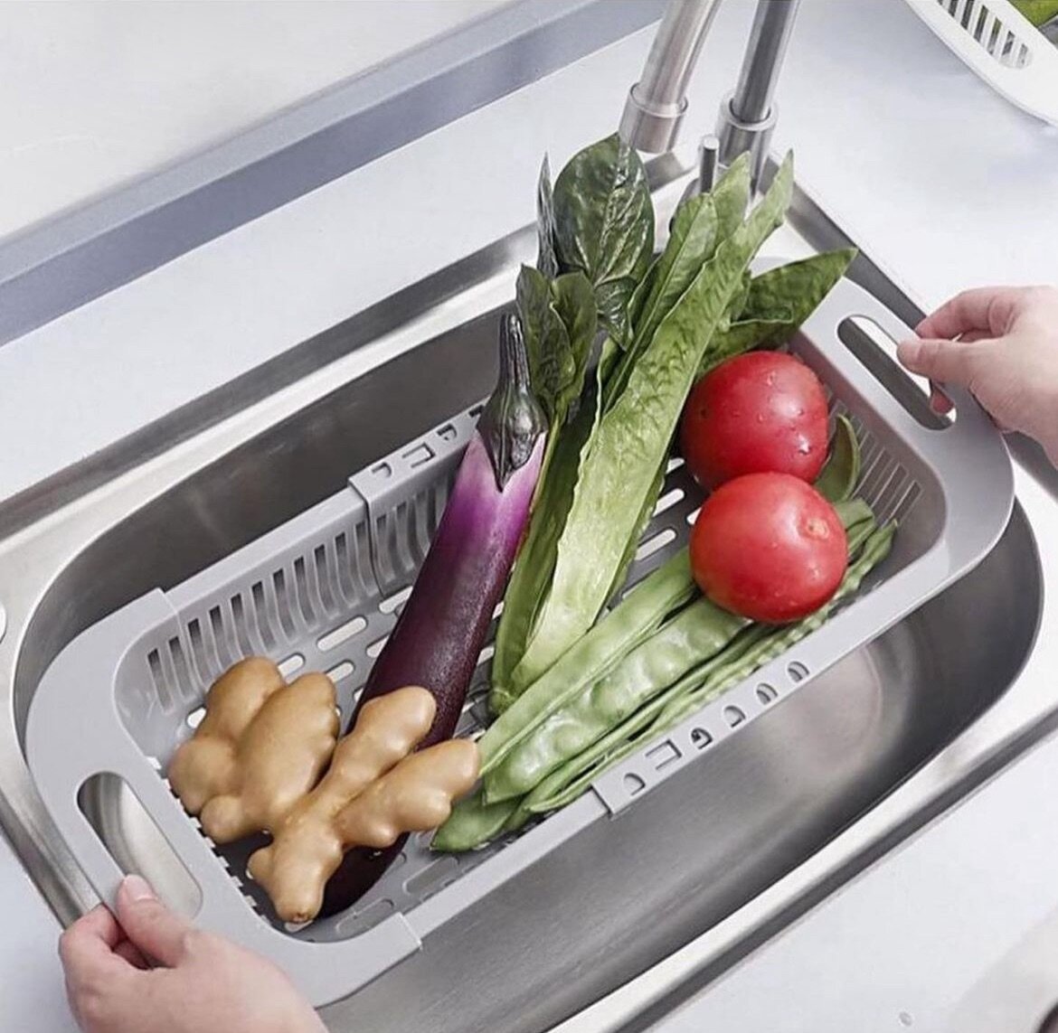 Adjustable sink drainer