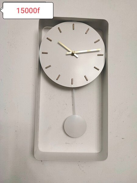 Pendule murale moderne blanche