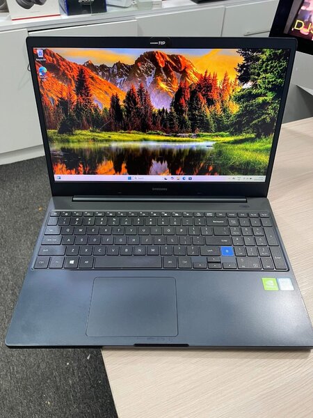 Samsung Notebook Core i7-9750H