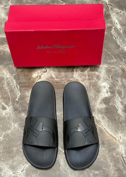 Sandales Salvatore Ferragamo noires