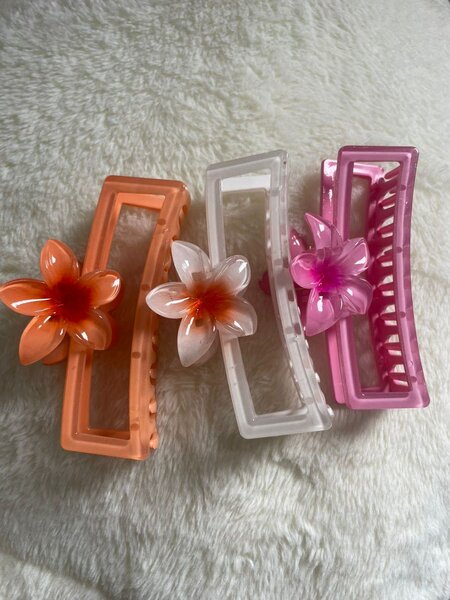 Pinces à cheveux fleuries colorées