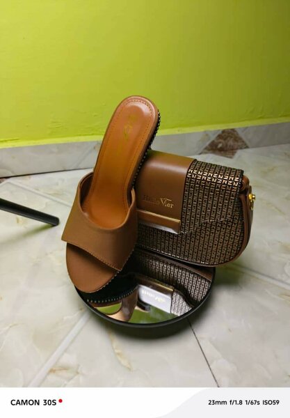 Un ensemble (Talons et sacs)