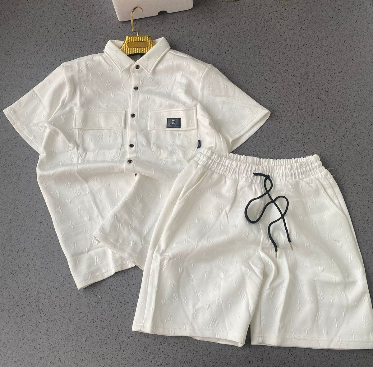 Casual top and down shorts