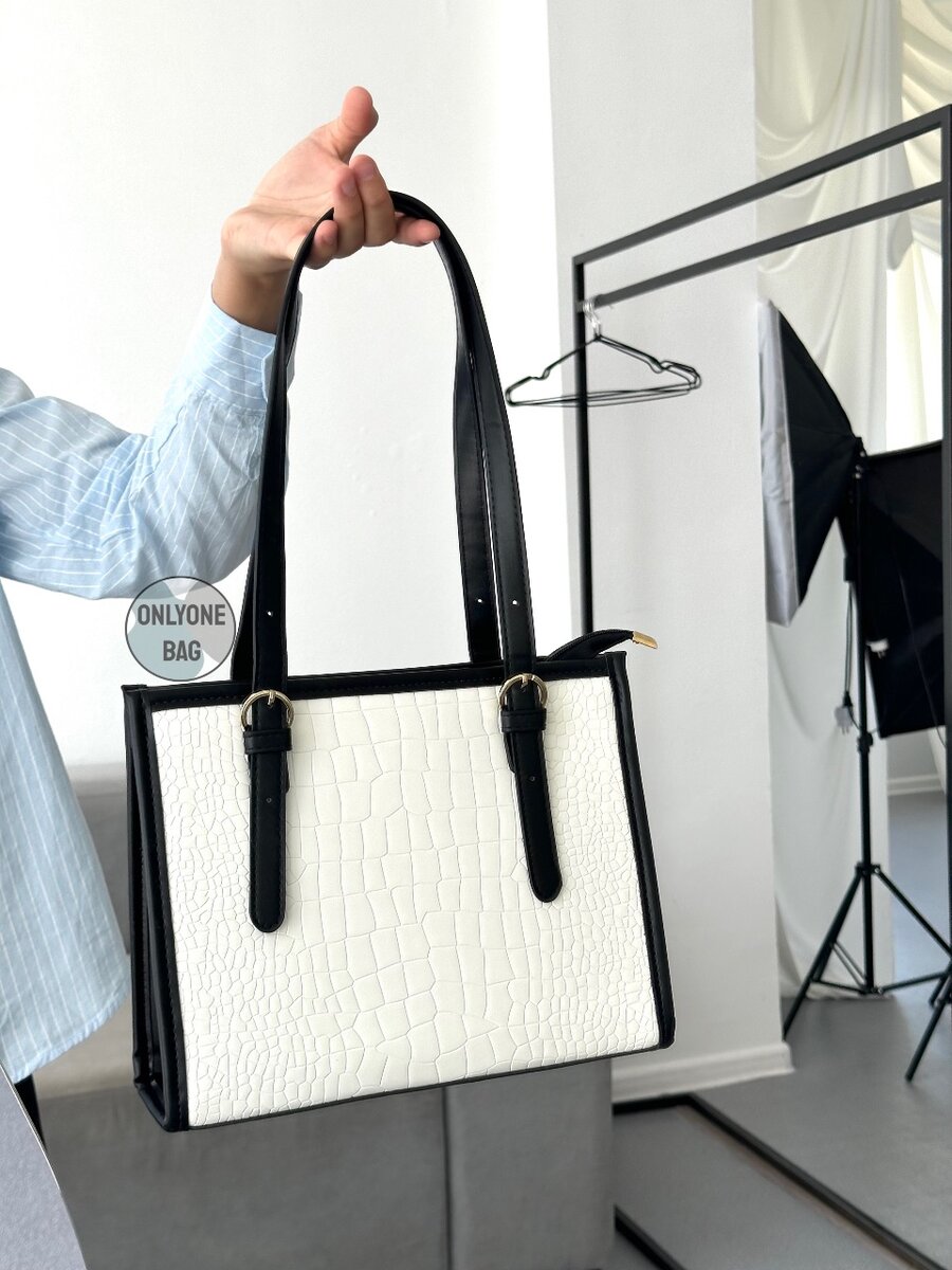 Сумка среднего размера