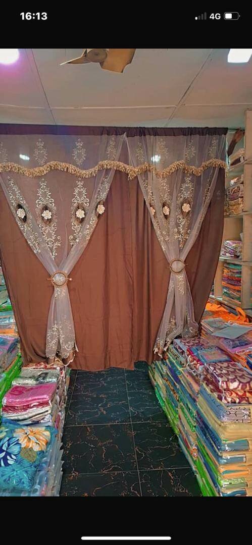 Rideaux élégants bleu brodés