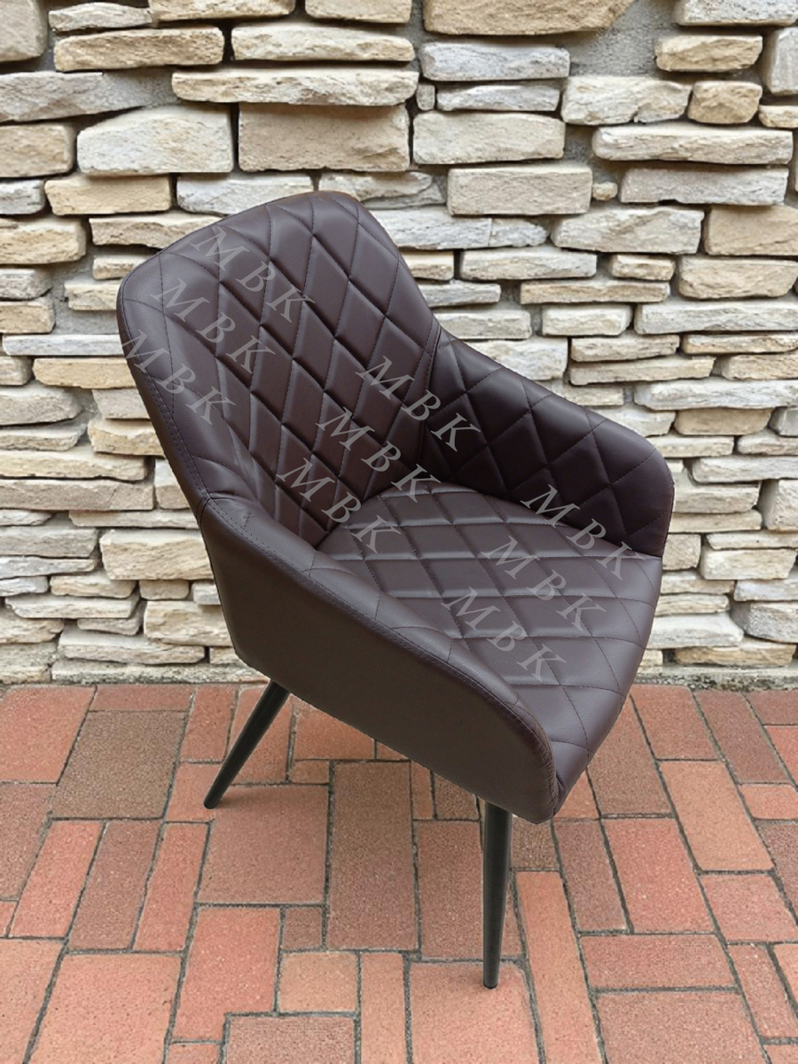 Chaise en cuir marron élégante