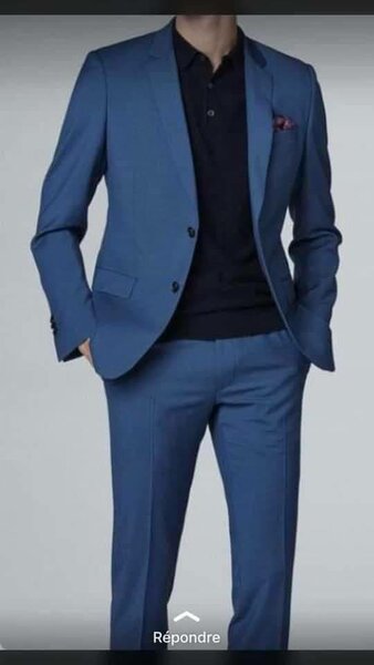 Ensemble: chemise, cravate, gilet et veste en stock