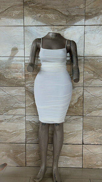 Robe moulante blanche élégante