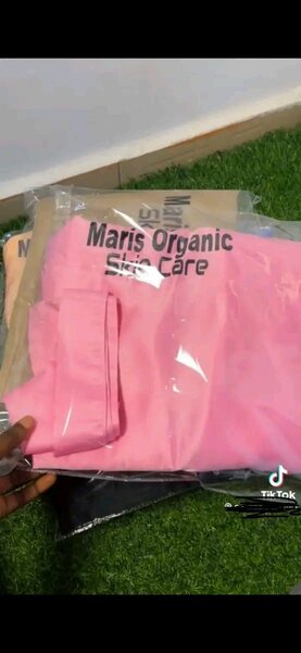 Peignoir et bonnet en satin