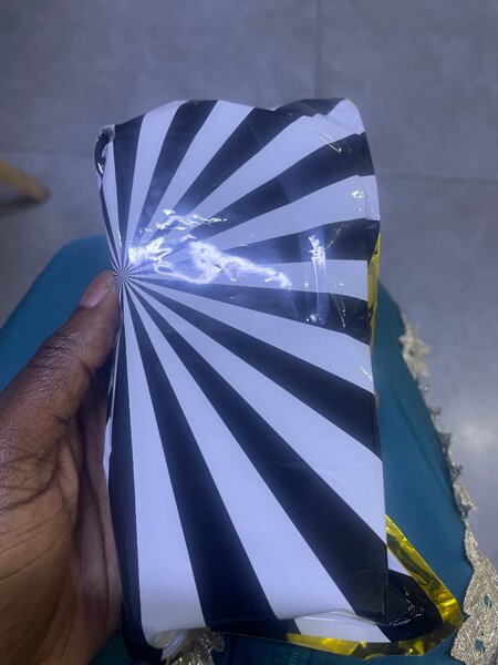 Papier cadeau rayé élégant