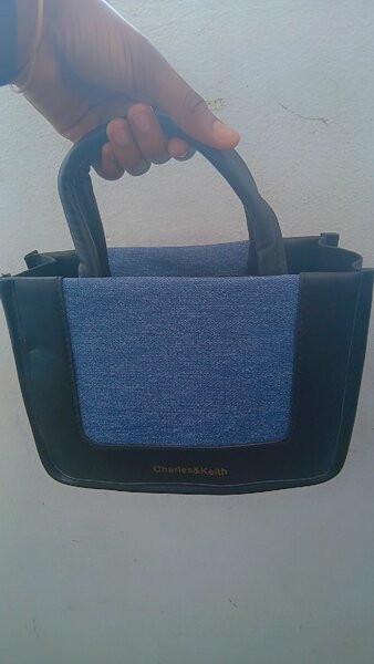 Sac à main bleu élégant