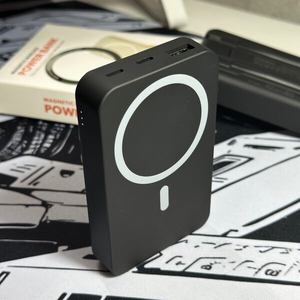 Черный повербанк с magsafe на android, iPhone