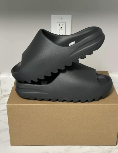 ORIGINAL YEEZY SLIDES 