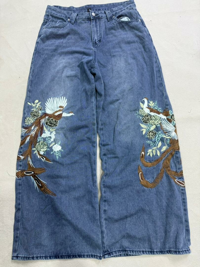 Jean large brodé avec motifs