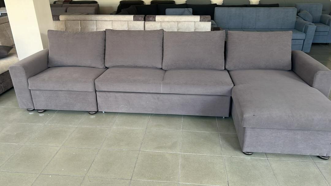 В наличии диваны,кухоный уголок,шкаф,стол,спальный